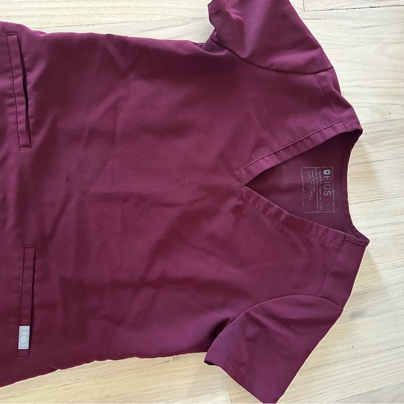 Fig’s burgundy jogger style scrub set - Picture 6 of 6